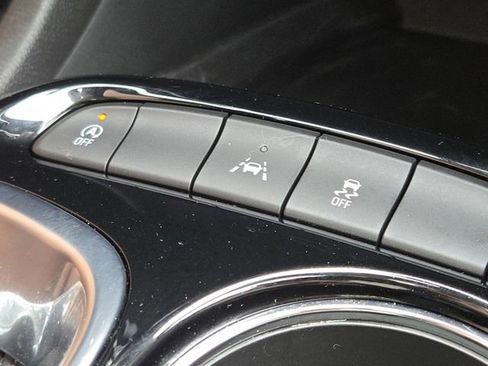 Used 2023 Buick Encore GX Essence w/ Experience Buick Package FWD image 9