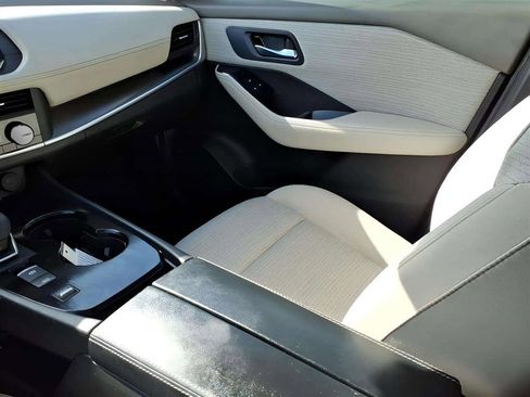 Used 2023 Nissan Rogue SV image 12