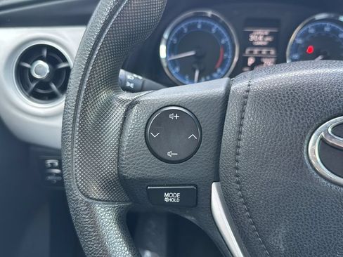 Used 2018 Toyota Corolla LE FWD image 17