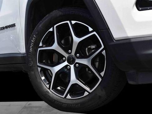 Used 2025 Jeep Compass Limited AWD/4WD image 3