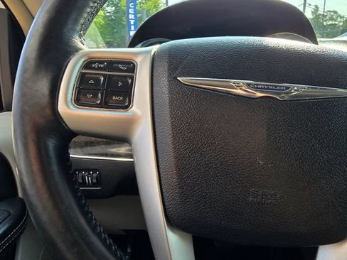Used 2016 Chrysler Town & Country Touring w/ Driver Convenience Group FWD image 16