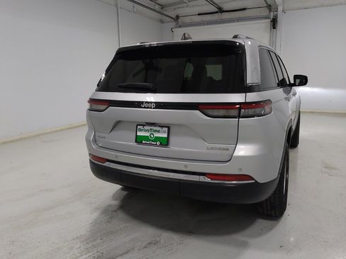 Used 2023 Jeep Grand Cherokee Laredo w/ Luxury Tech Group I AWD/4WD image 7
