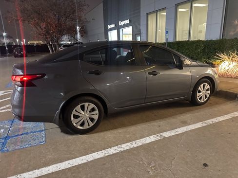 Certified 2022 Nissan Versa S image 4