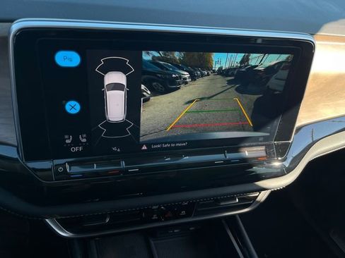 Used 2024 Volkswagen Atlas SE image 16