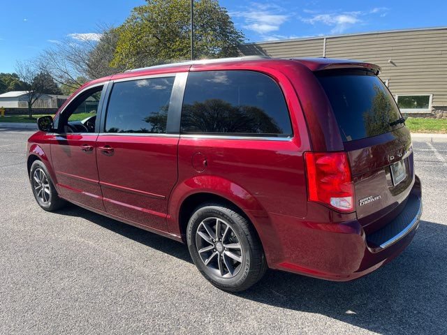 Used 2017 Dodge Grand Caravan SXT FWD image 3