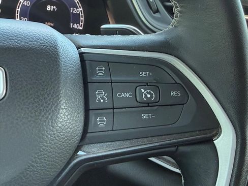 Used 2022 Jeep Grand Cherokee Laredo w/ Luxury Tech Group I RWD image 23
