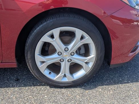 Used 2018 Chevrolet Cruze Premier FWD image 11