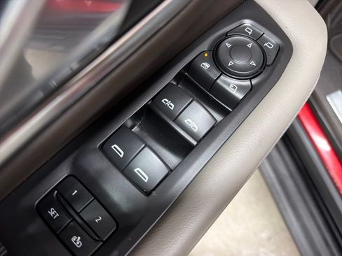 Used 2023 GMC Yukon SLT w/ SLT Premium Package RWD image 18