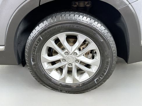 Used 2019 Hyundai Santa Fe SE image 28