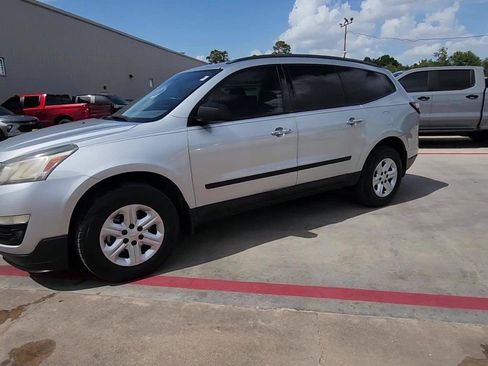 Used 2015 Chevrolet Traverse LS FWD image 4