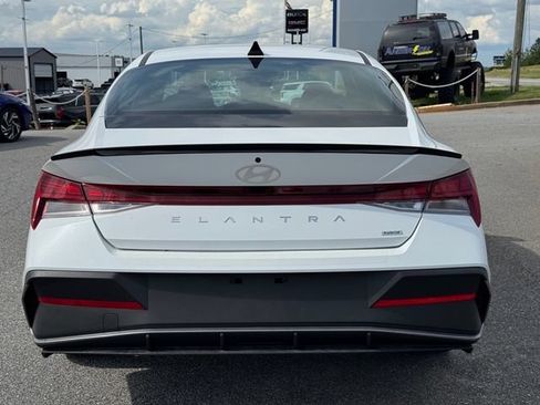 Certified 2025 Hyundai Elantra SEL FWD image 4