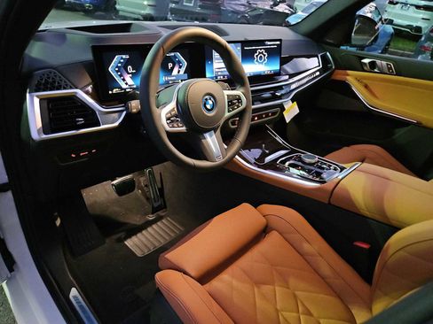 New 2026 BMW X5 xDrive50e w/ M Sport Package image 10