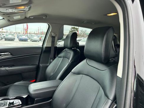 Certified 2023 Kia Sportage EX image 12