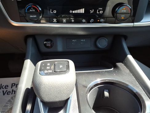 Used 2025 Nissan Rogue SV FWD image 21