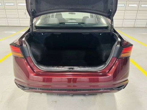 Used 2024 Nissan Altima 2.5 SV image 9