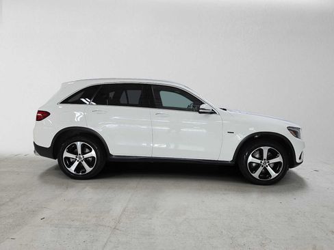 Used 2019 Mercedes-Benz GLC 350e 4MATIC image 2