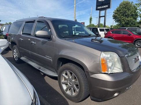 Used 2011 GMC Yukon XL Denali AWD/4WD image 1
