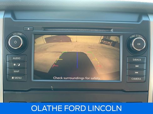 Used 2019 Nissan Titan SV w/ SV Convenience Package image 15