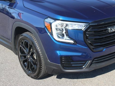 Used 2022 GMC Terrain SLE w/ Driver Convenience Package AWD/4WD image 9