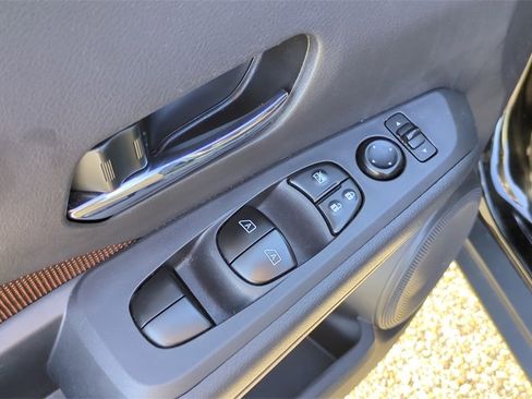 Used 2021 Nissan Kicks SR w/ Interior Electronics Package image 11