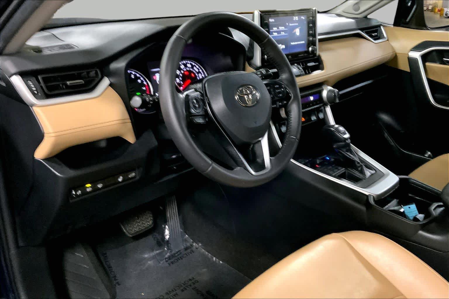 Certified 2021 Toyota RAV4 XLE Premium AWD/4WD image 18