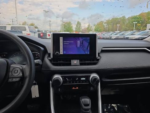 Used 2024 Toyota RAV4 LE AWD/4WD image 31