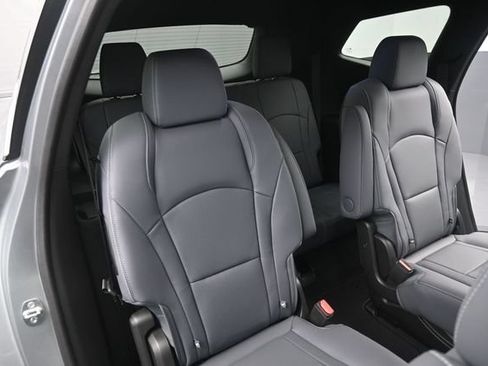 Used 2023 Buick Enclave Essence AWD/4WD image 20