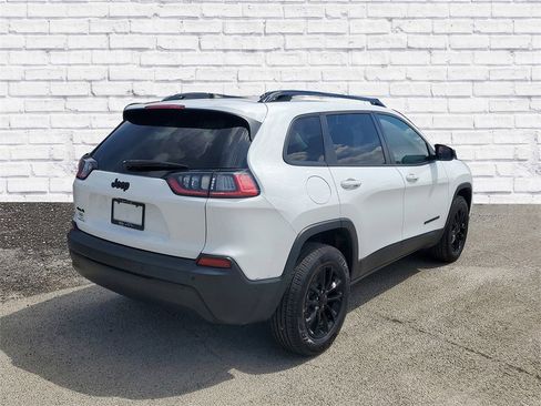 Used 2023 Jeep Cherokee Altitude Lux image 2
