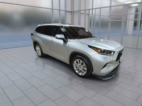Used 2021 Toyota Highlander Limited AWD/4WD image 2