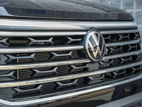 Used 2025 Volkswagen Atlas SE AWD/4WD image 44