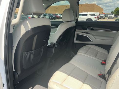 Used 2022 Kia Telluride EX FWD image 19