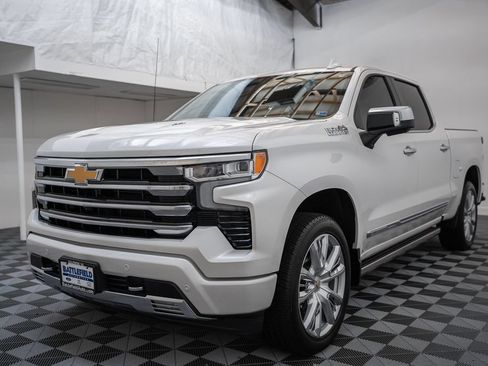 Used 2025 Chevrolet Silverado 1500 High Country AWD/4WD image 3
