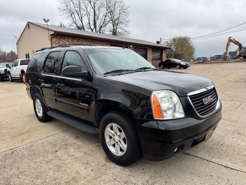 Used 2011 GMC Yukon SLT w/ SLT-2 Equipment Package image 3