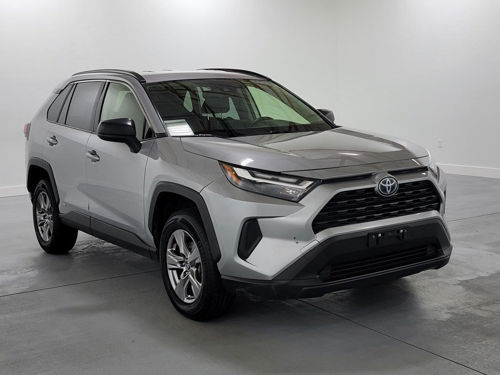 Used 2023 Toyota RAV4 LE AWD/4WD image 2