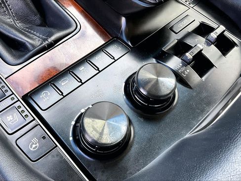 Used 2019 Lexus LX 570 4WD w/ Luxury Package image 35