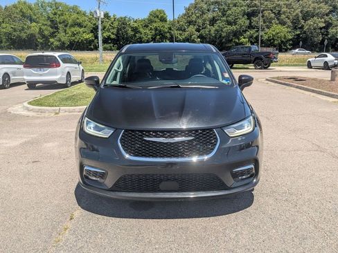 Used 2023 Chrysler Pacifica Touring-L FWD image 8
