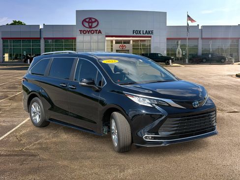 Used 2023 Toyota Sienna Limited FWD image 7