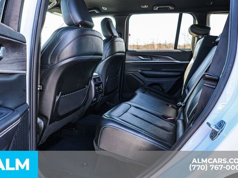 Used 2024 Jeep Grand Cherokee Limited image 20