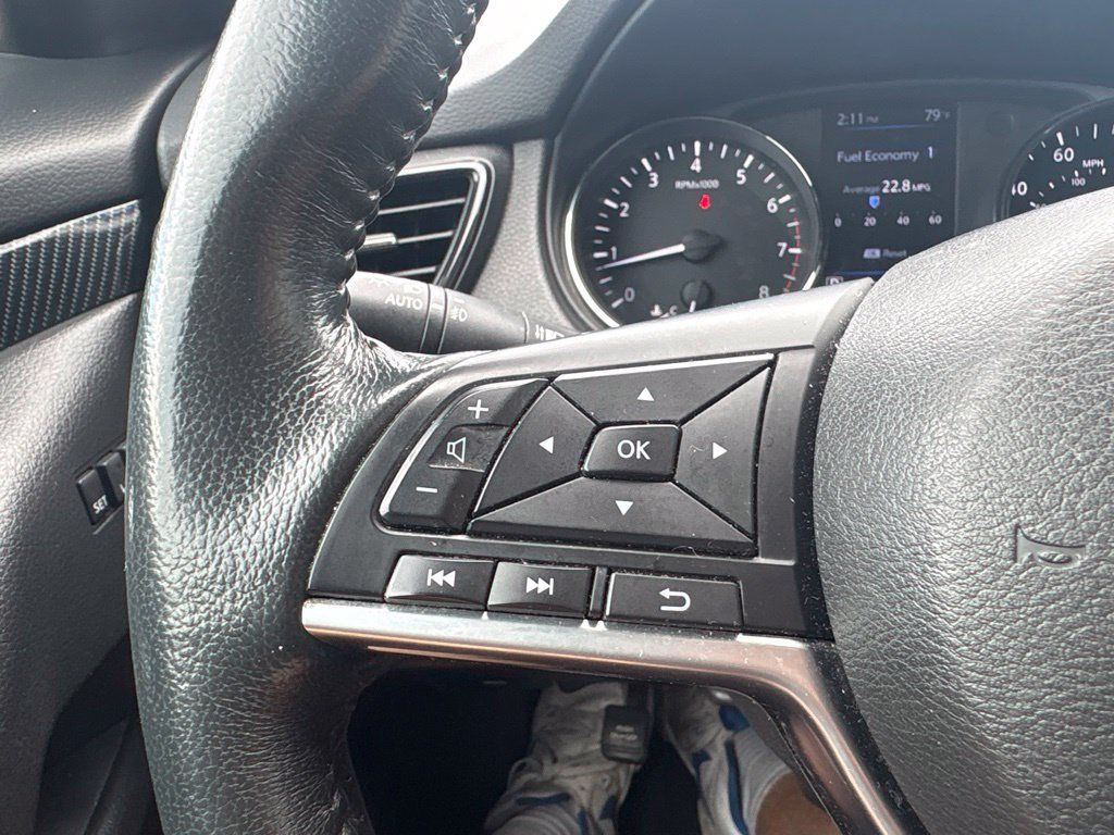 Used 2018 Nissan Rogue SL FWD image 18