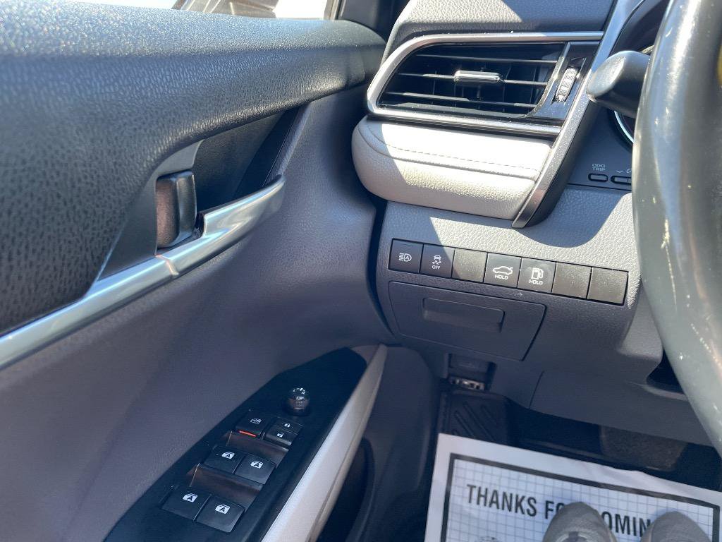 Used 2020 Toyota Camry SE FWD image 22