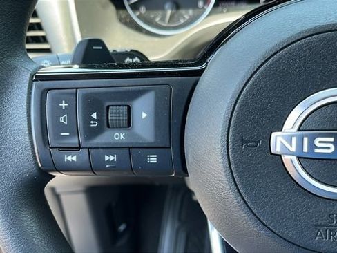 Used 2023 Nissan Rogue SV AWD/4WD image 12