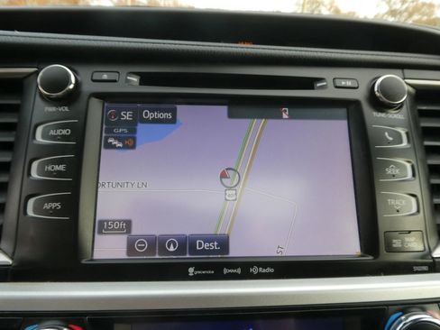 Used 2019 Toyota Highlander XLE image 23