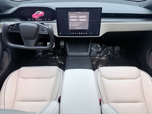 Used 2023 Tesla Model S Plaid image 2