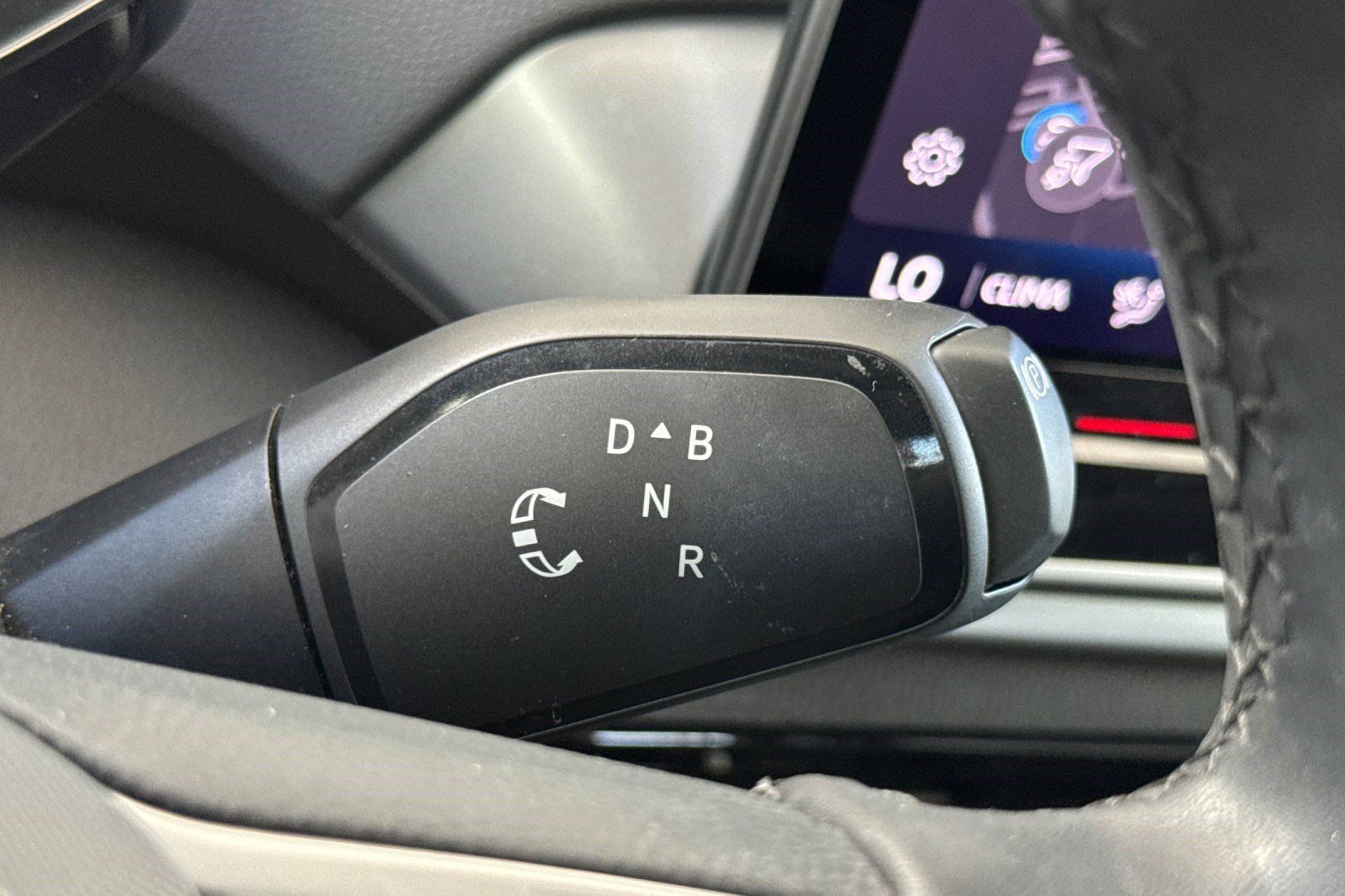Used 2024 Volkswagen ID.4 Pro RWD image 34