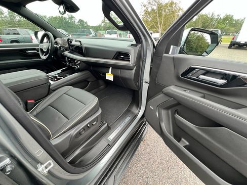 New 2026 Chevrolet Suburban Premier w/ Sun And Tow Package image 23