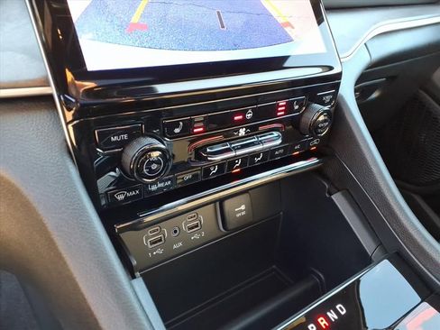 New 2025 Jeep Grand Cherokee Limited image 24