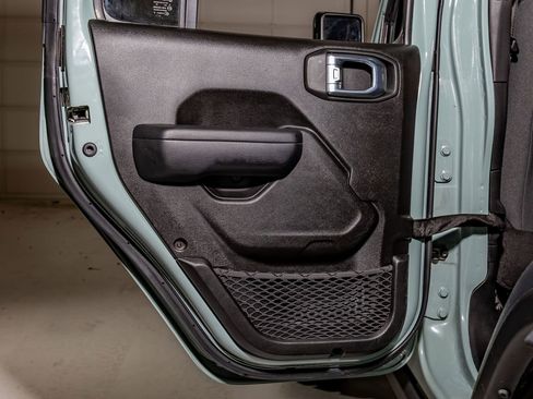 Used 2024 Jeep Wrangler Willys AWD/4WD image 36