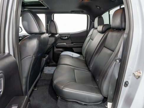 Used 2019 Toyota Tacoma TRD Off-Road AWD/4WD image 38