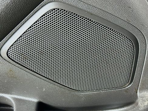 Used 2015 Ford Explorer XLT w/ Equipment Group 202B FWD image 21