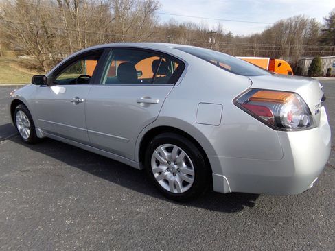 Used 2010 Nissan Altima 2.5 S image 10